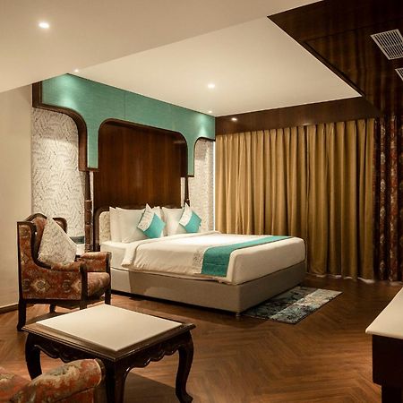 Hotel Lake View Baharampur Екстериор снимка