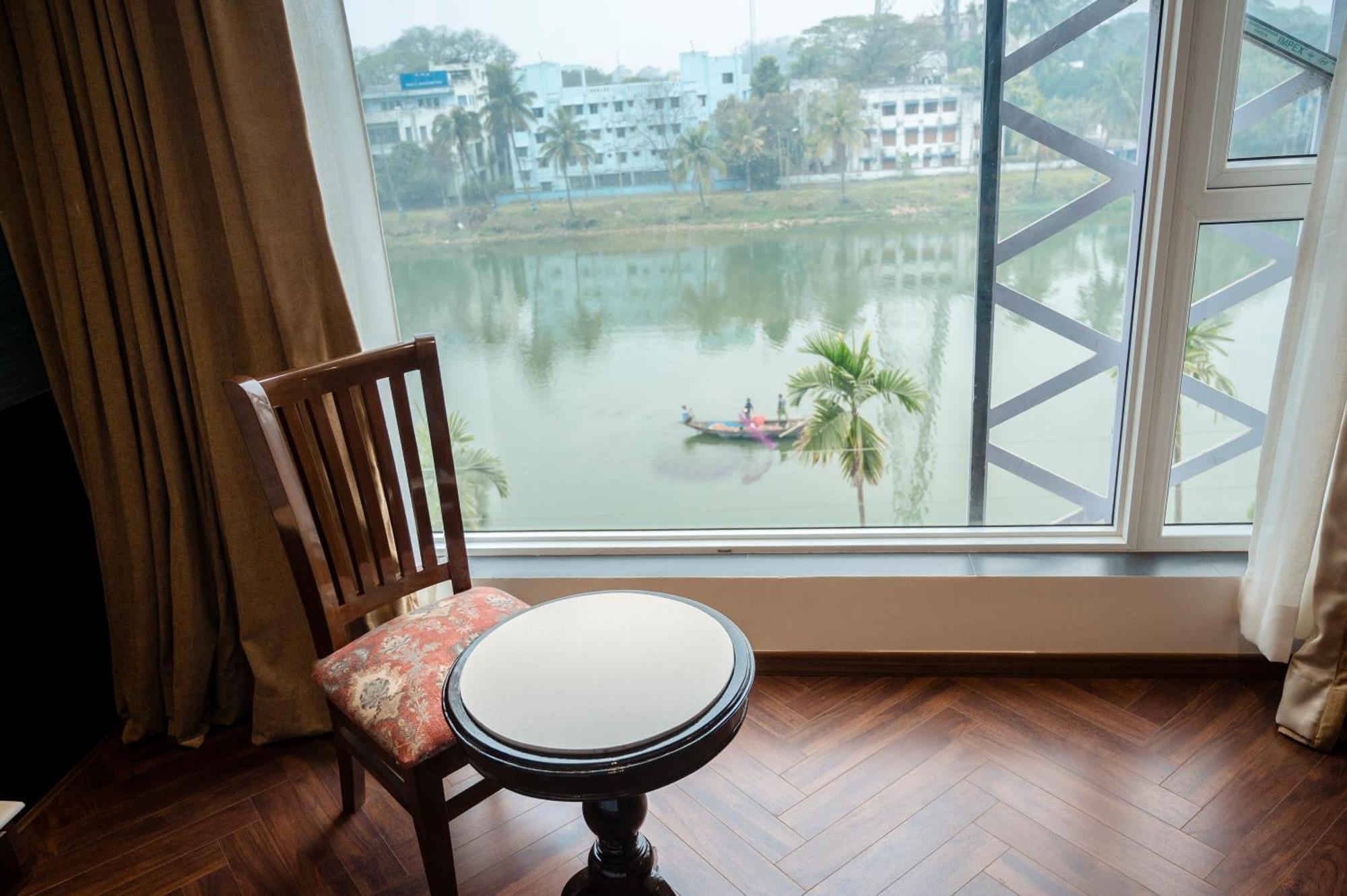 Hotel Lake View Baharampur Екстериор снимка